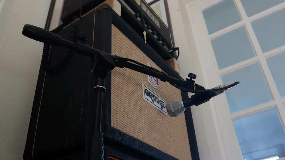 Ampli guitare Orange avec un micro Beyerdynamic M69. Prise de son, interprétation et réamping à EMHR Studio